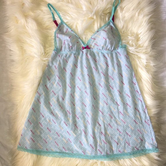 Victoria Secret - Picture 3 of 6